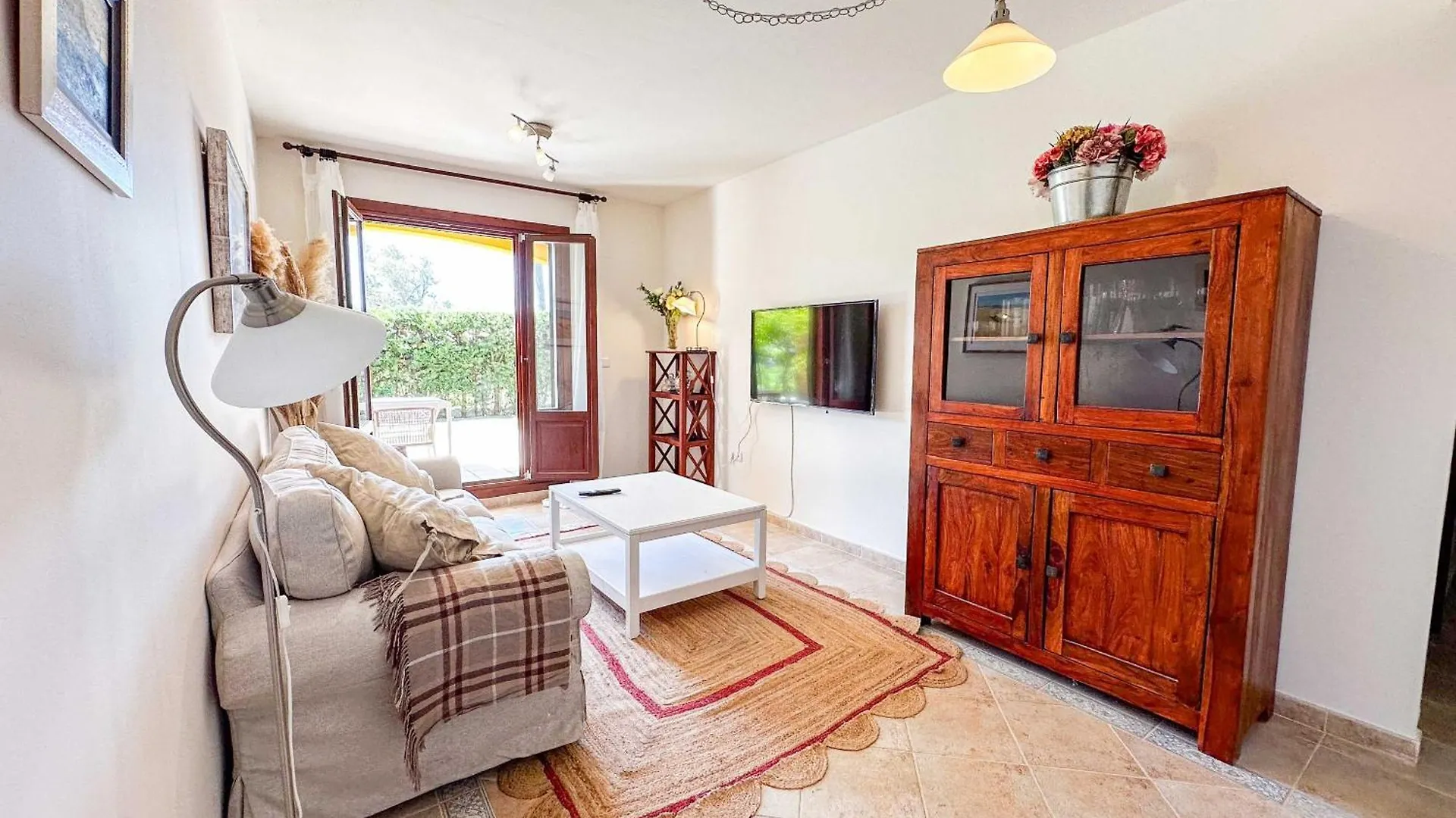 איאמונטה Beautiful Garden Apartment Sus01