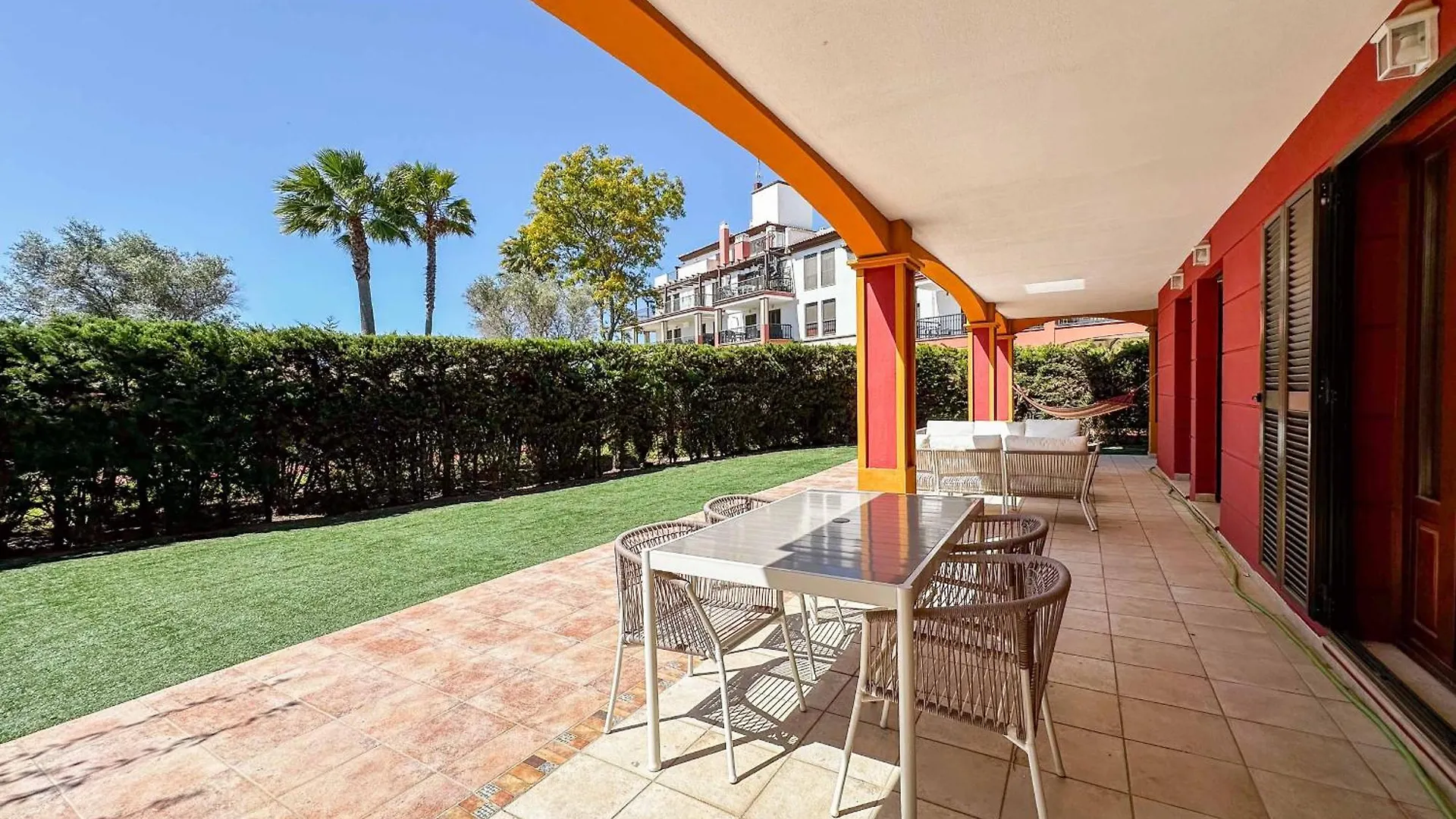 איאמונטה Beautiful Garden Apartment Sus01