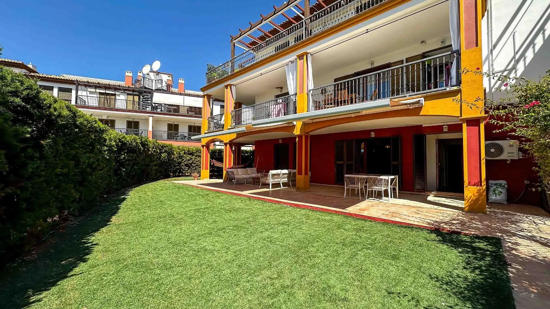 איאמונטה Beautiful Garden Apartment Sus01